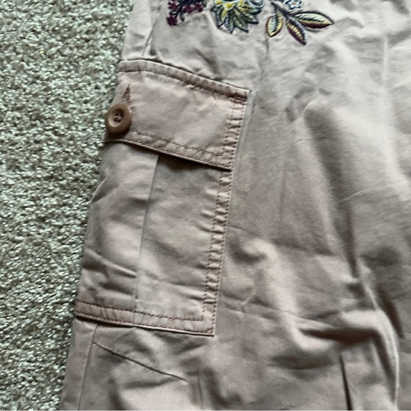 Sundance Vivant Mauve Flower Embroidered Cargo Joggers Women’s Size P12 Boho NWT - Picture 7 of 16